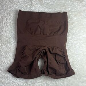 Yitty Nearly Naked Shapewear High Waist
Booty Lift Short